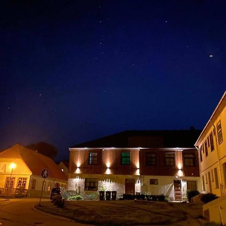 Metras Maja Hotell Aizpute Exteriör bild