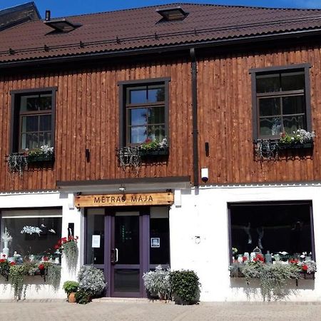 Metras Maja Hotell Aizpute Exteriör bild