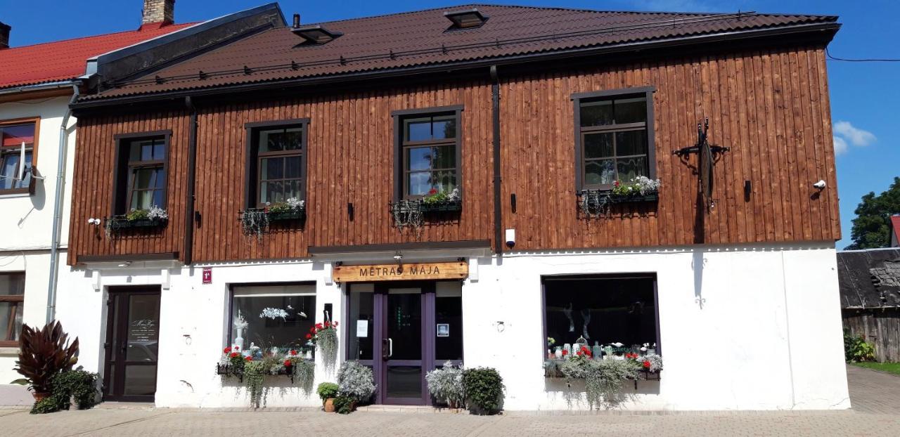 Metras Maja Hotell Aizpute Exteriör bild