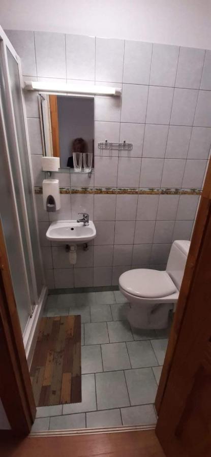 Metras Maja Hotell Aizpute Exteriör bild