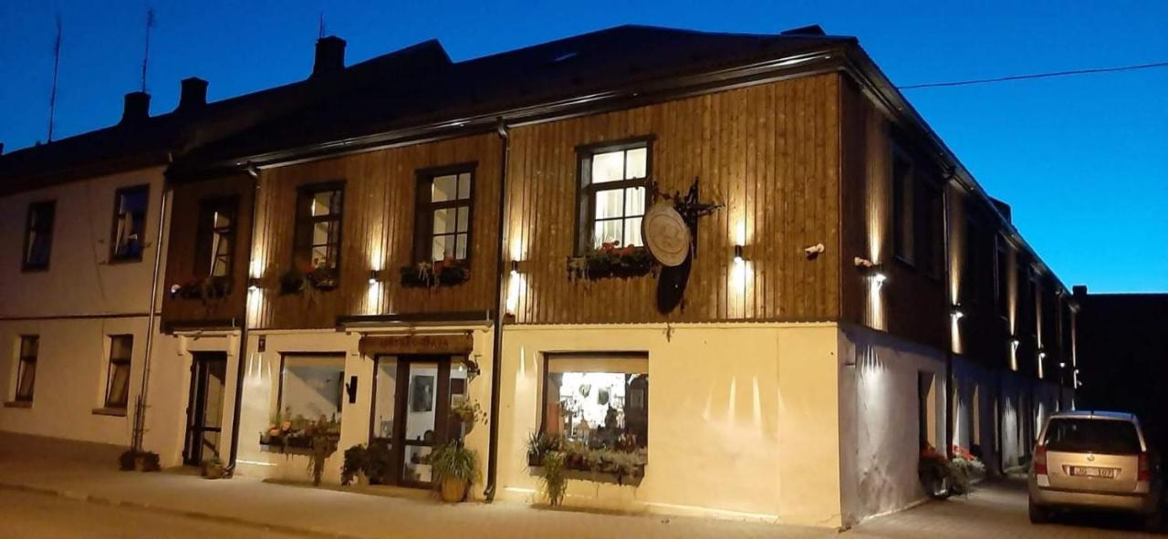 Metras Maja Hotell Aizpute Exteriör bild