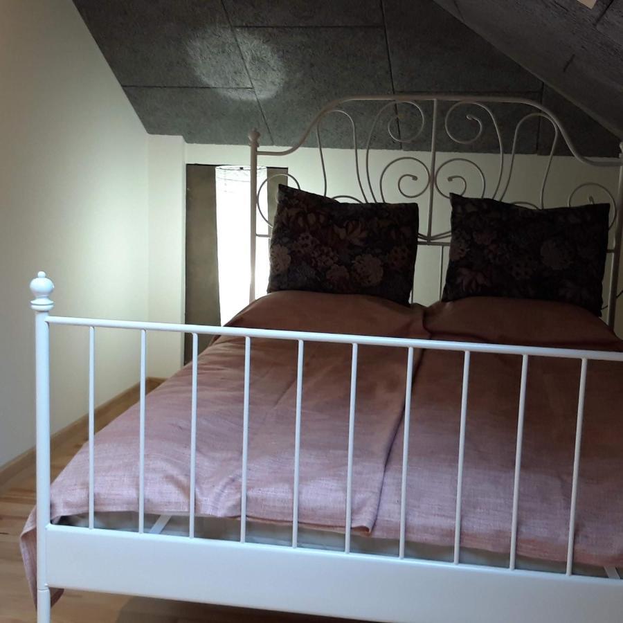 Metras Maja Hotell Aizpute Exteriör bild