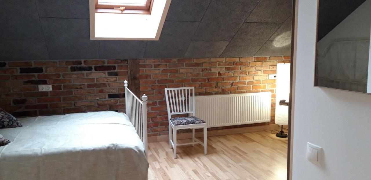 Metras Maja Hotell Aizpute Exteriör bild