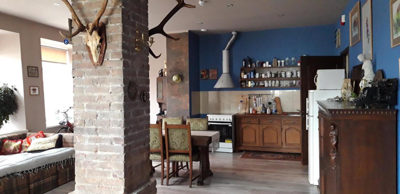Metras Maja Hotell Aizpute Exteriör bild