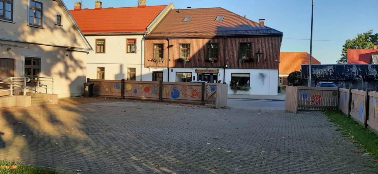 Metras Maja Hotell Aizpute Exteriör bild