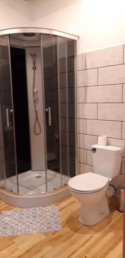 Metras Maja Hotell Aizpute Exteriör bild