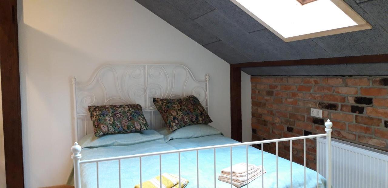 Metras Maja Hotell Aizpute Exteriör bild