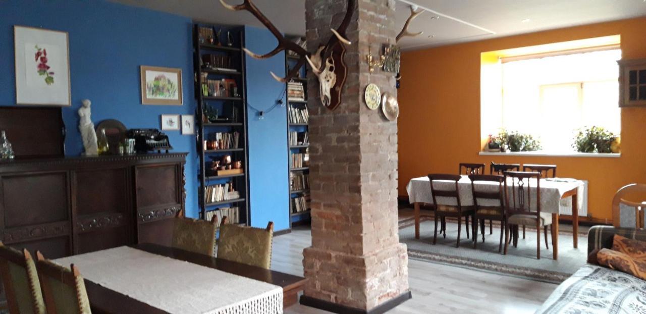 Metras Maja Hotell Aizpute Exteriör bild