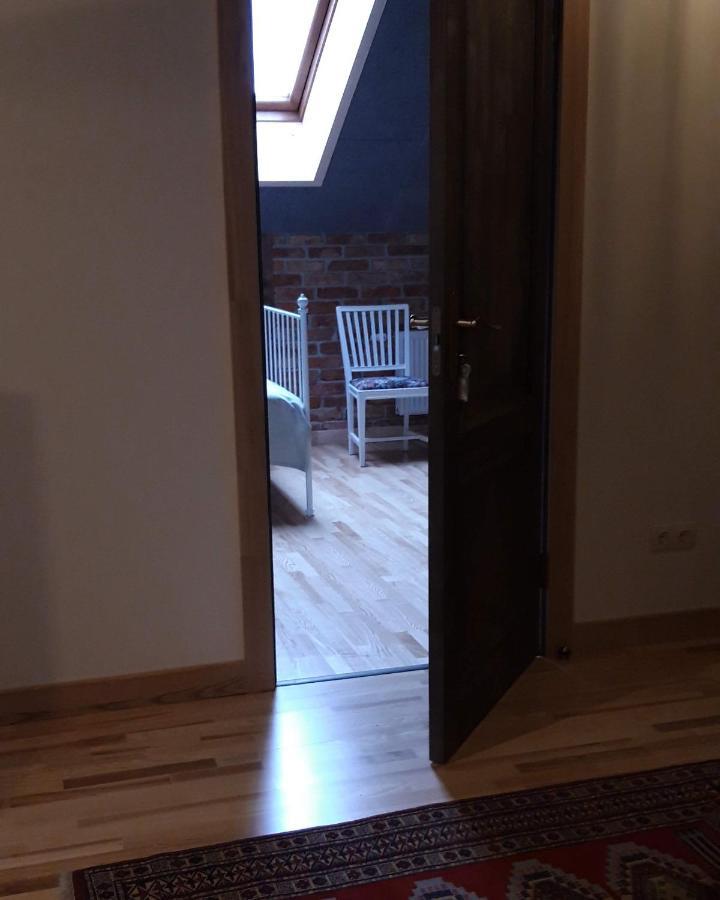 Metras Maja Hotell Aizpute Exteriör bild