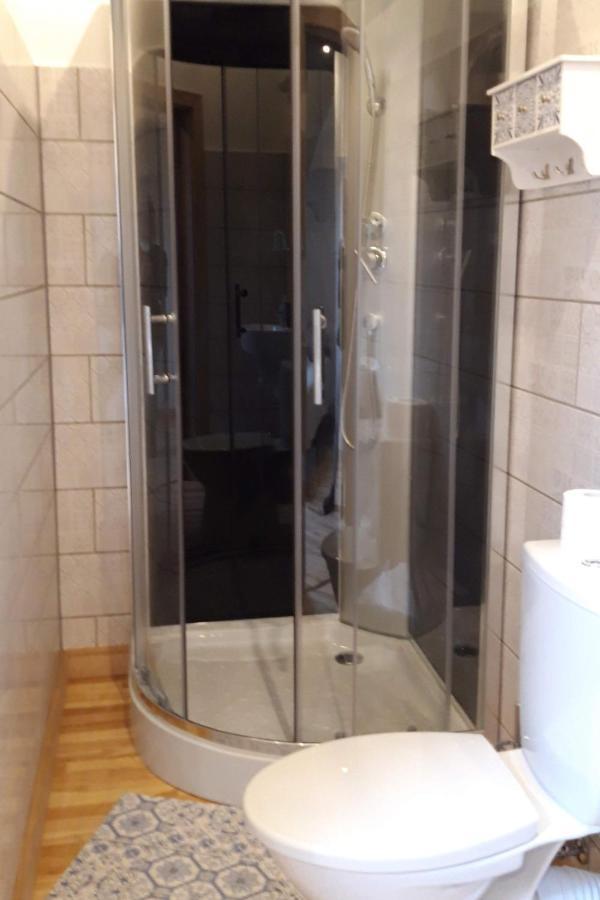 Metras Maja Hotell Aizpute Exteriör bild
