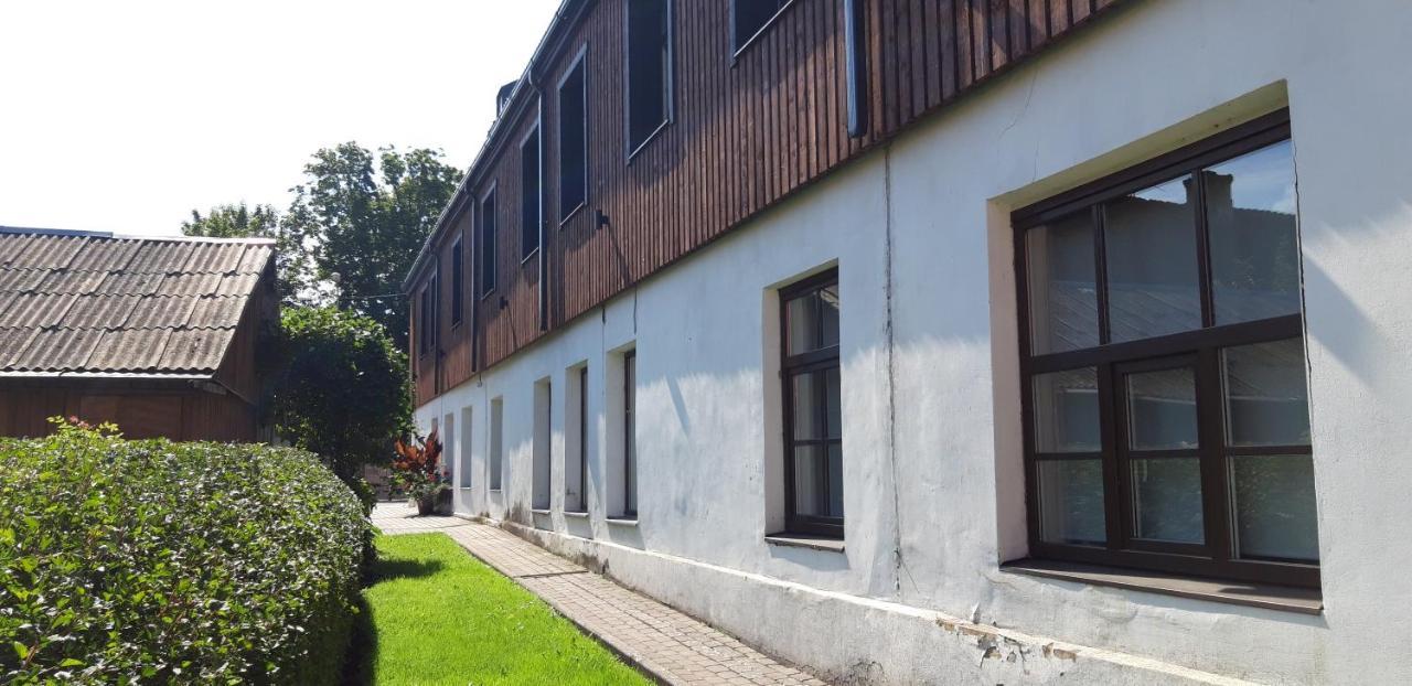 Metras Maja Hotell Aizpute Exteriör bild