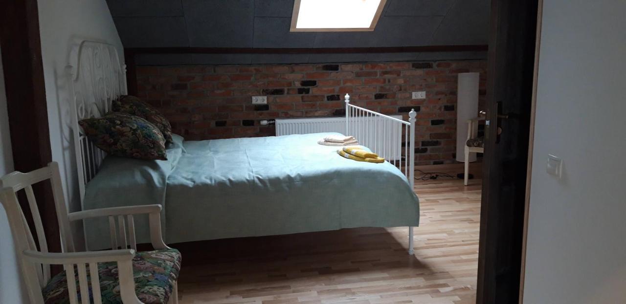 Metras Maja Hotell Aizpute Exteriör bild