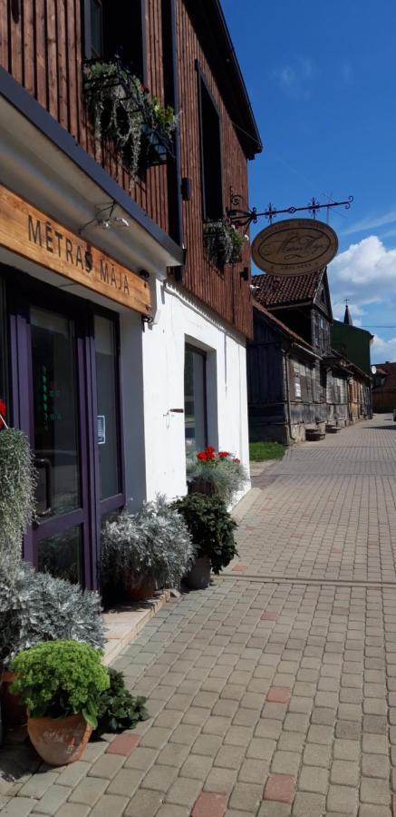 Metras Maja Hotell Aizpute Exteriör bild