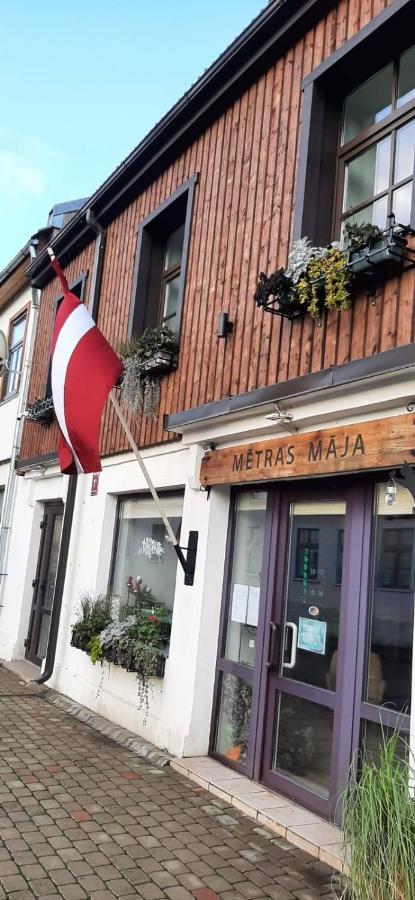 Metras Maja Hotell Aizpute Exteriör bild