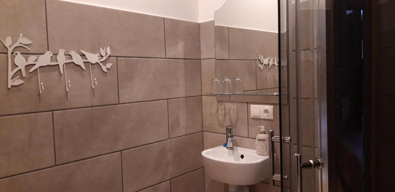 Metras Maja Hotell Aizpute Exteriör bild
