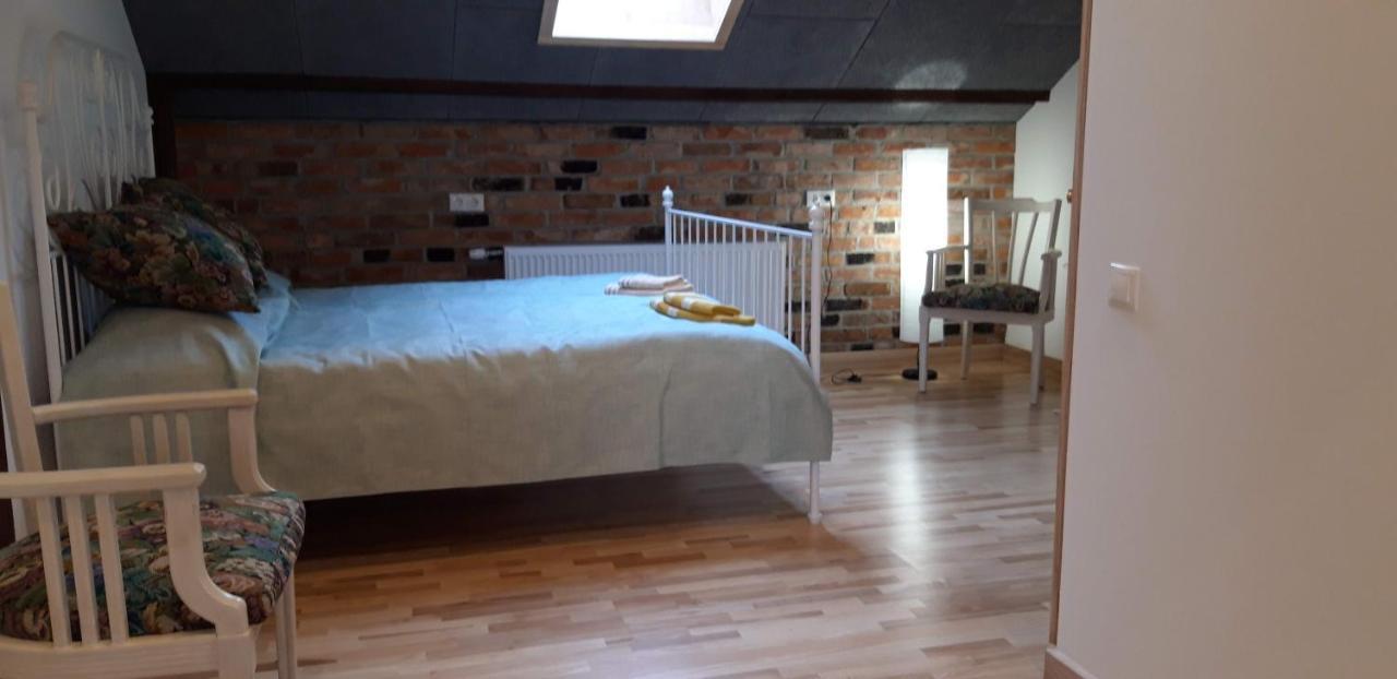 Metras Maja Hotell Aizpute Exteriör bild